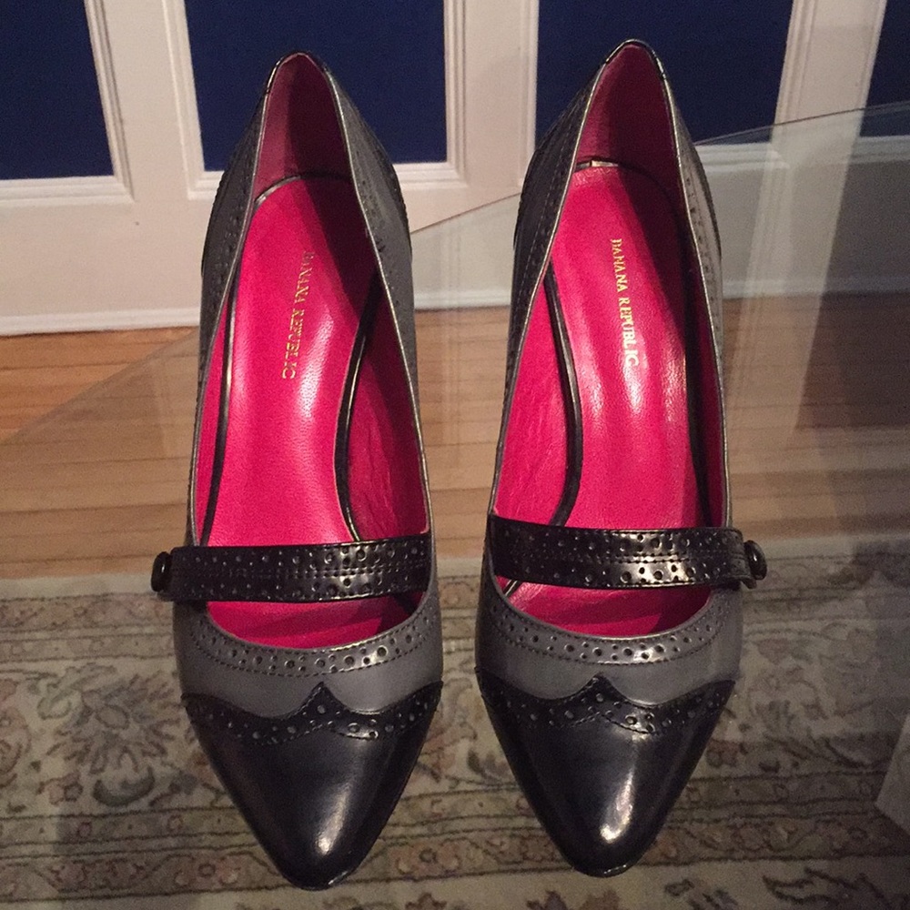 Banana republic black/gray. 3 1/2 inch heel size 6